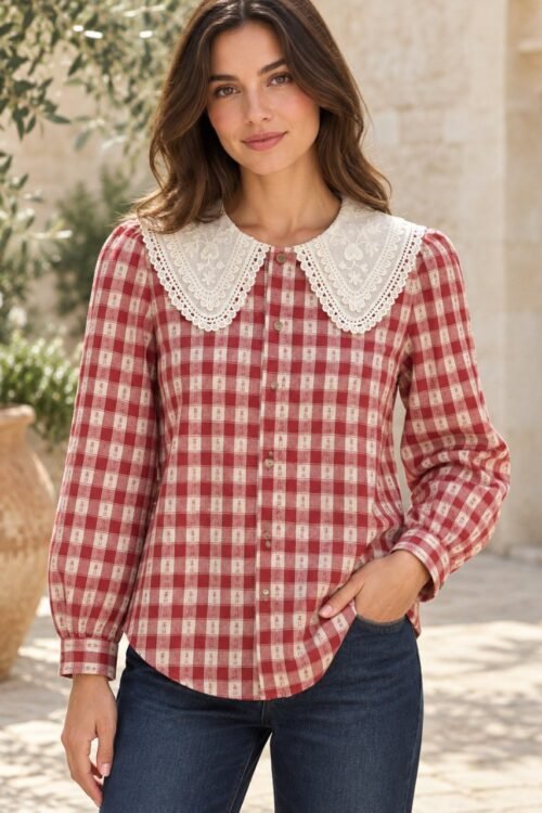 Blusa de estilo español con cuello de encaje